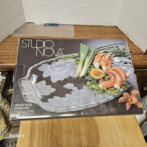 Vintage Studio Nova "Winter Rose" Elegant Clear Floral Glass Serving Tray - Picture 2 of 8